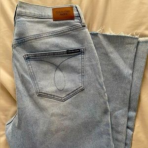 CALVIN KLEIN JEANS. High Rise Distressed Straight. Size 28.